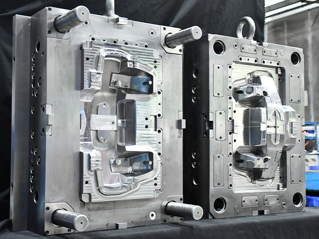 ロボット金型